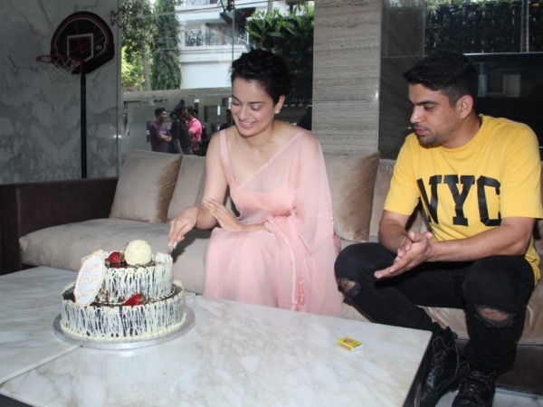Kangana Cuts Her Birthday Cake With Media