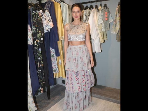 Isabelle Kaif Looks Lovely In A Grey Lehenga