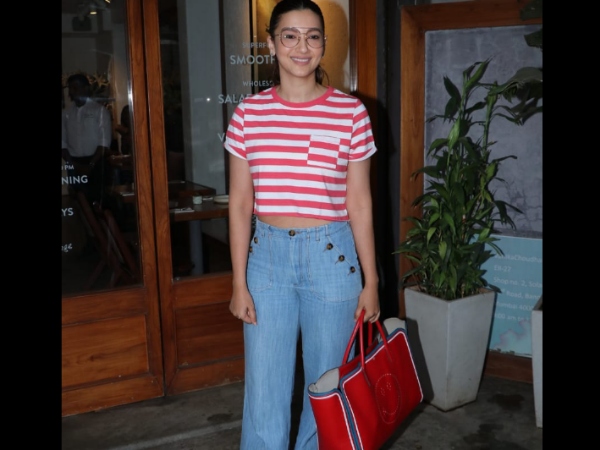 Gauhar Khan Snapped At A Cafe