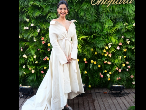 Sonam Kapoor Dons A Classic - Chic Look At An Event