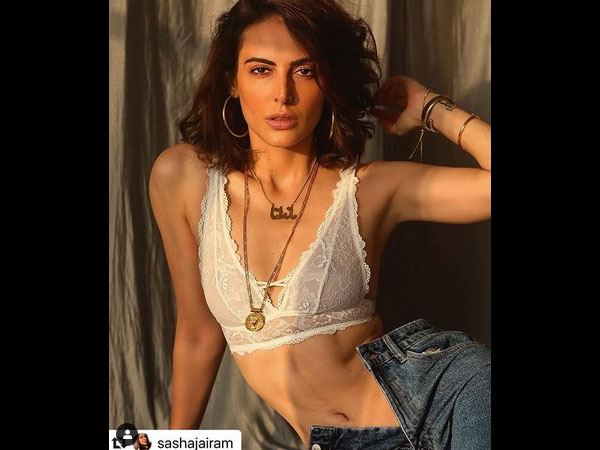 Mandana Flaunts Her Curve In A Photo Shoot