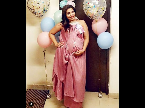 The Actress Flaunts Her Baby Bump!