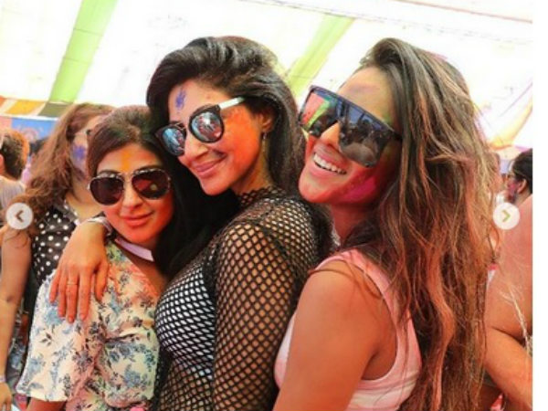 Nia & Reyhna Have A Blast!