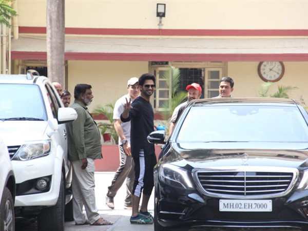 Shahid Kapoor Hits The Gym
