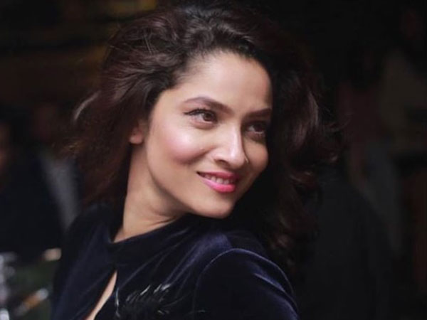 Ankita Makes Her Relationship With Vicky Official!