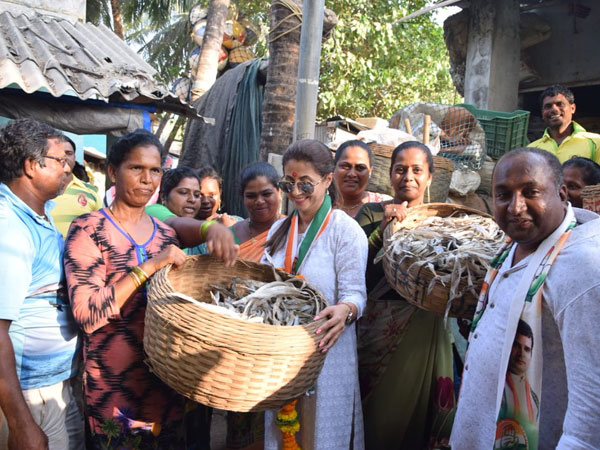 I Stand & Represent Everyone, Says Urmila Matondkar