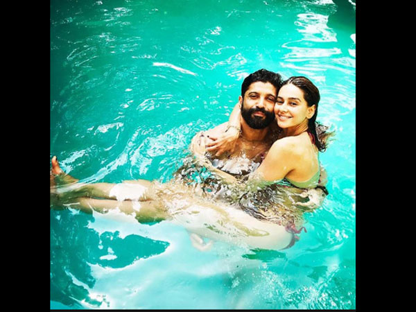 Shibani Dandekar's 'Picture Sharing' Habit Has Rubbed Off On Farhan Akhtar?