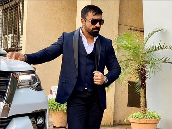 Ajaz Khan Fights With Organisers!