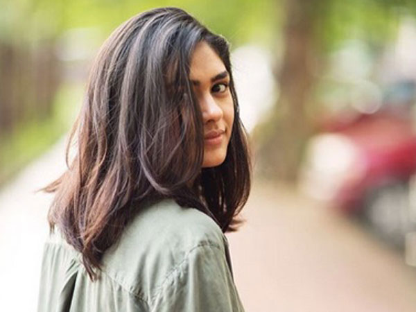 Mrunal Thakur Commented…