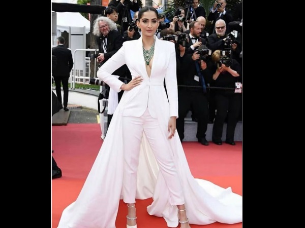 Sonam Gives A Picture-perfect Moment For The Paps
