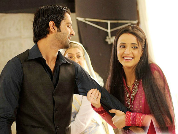 Sanaya Pulls Barun’s Leg!