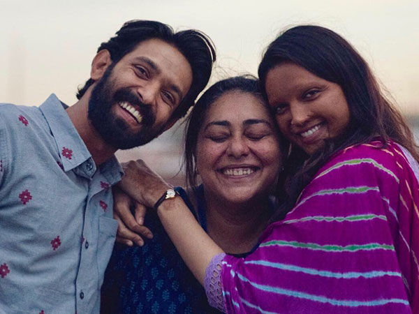 Deepika & Vikrant Are All Smiles With Meghna