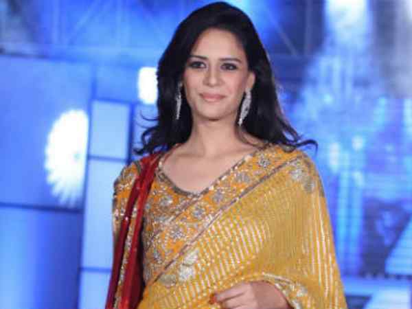 Mona Praises Karan