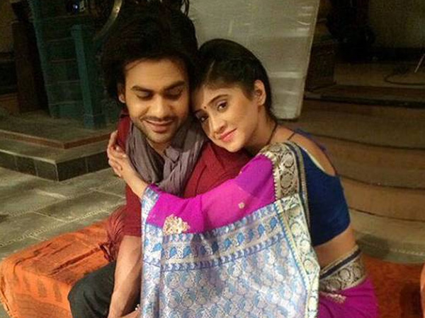 Vishal Clarifies His Link-up Rumour With Shivangi