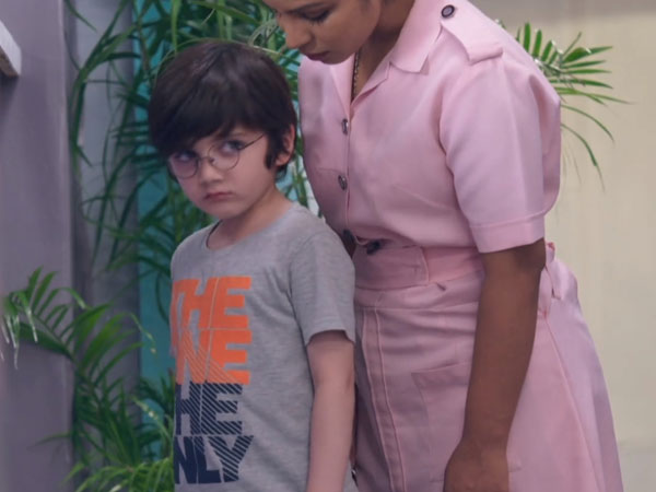 Kairav Runs To Meet Kartik