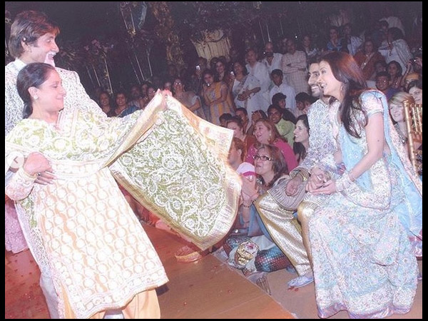 Big B & Jaya Shake A Leg While Abhi-Aish Are All Smiles