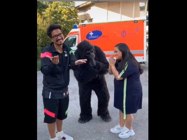Bharti & Haarsh Enter KKK 10