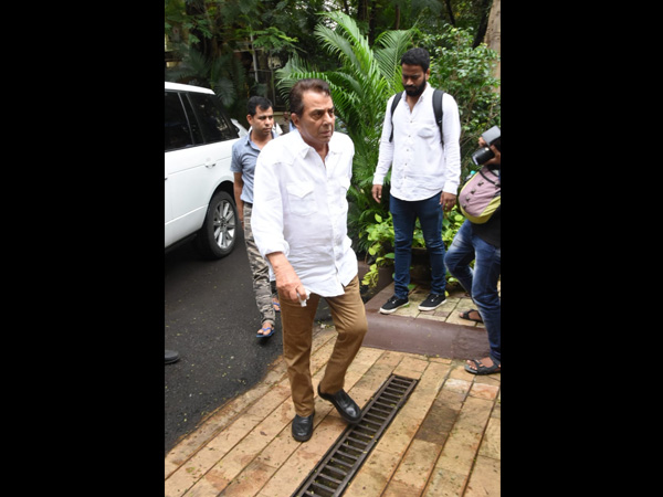 The Funeral Was Also Attended By Dharmendra