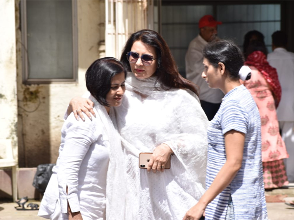 Poonam Dhillon Spotted At Khayyam's Funeral