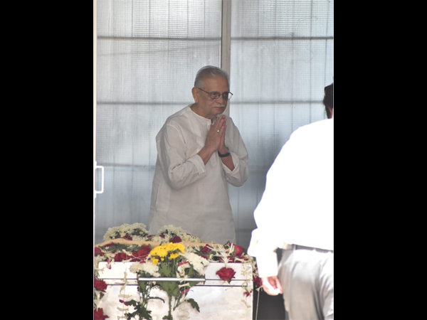 Gulzar At Khayyam's Funeral