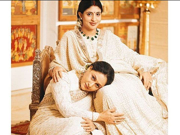 The Stunning Mother-Daughter Duo