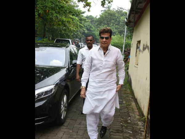 Jeetendra Pays His Last Respects