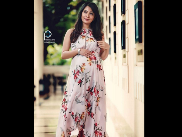 Radhika Flaunts Baby Bump With Pride! Radhika Flaunts Baby Bump With Pride!