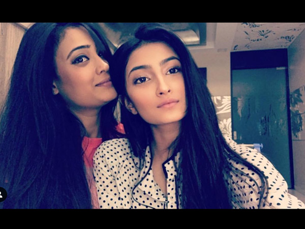 Palak Comes Is Support Of Her Mom