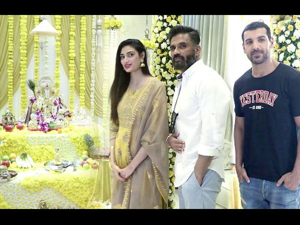 John Joins Suniel & Athiya Shetty