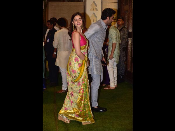 Netizens Call 'Ranbir-Alia' A Fake Couple