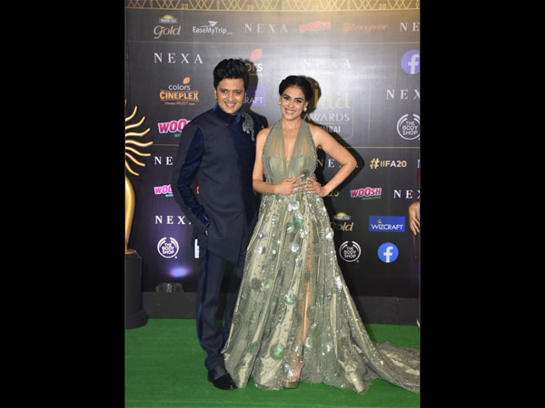 Genelia & Riteish Pose For Pictures