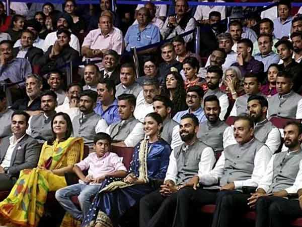 Anushka Doesn't Leave Virat's Side