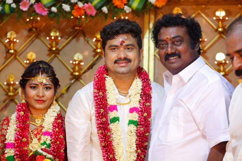Bigg Boss Tamil 3 Fans Get A Major Surprise From Producer M Saravanans Wedding Photos! Bigg Boss Tamil 3 Fans Get A Major Surprise From Producer M Saravanans Wedding Photos!