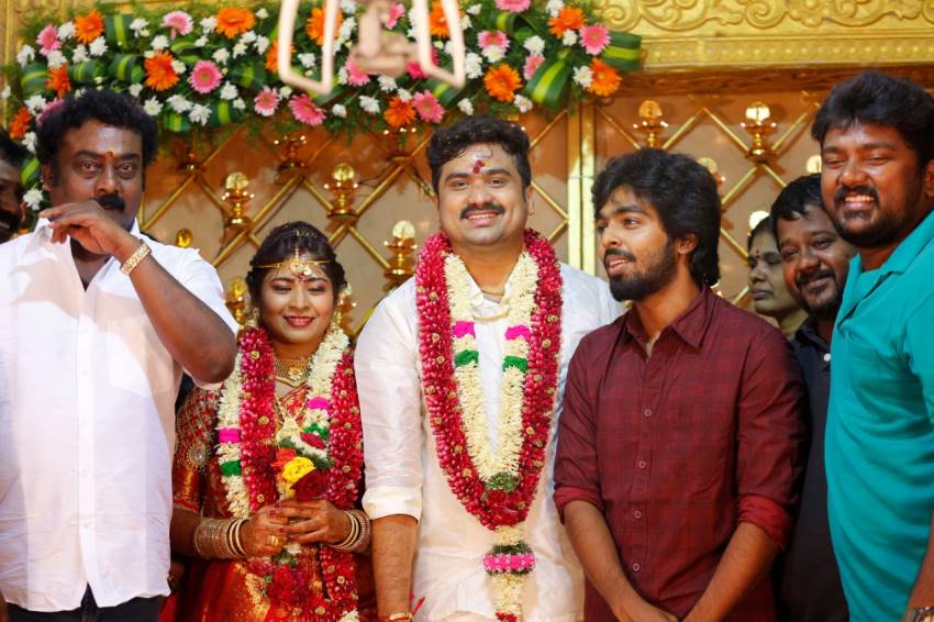 Bigg Boss Tamil 3 Fans Get A Major Surprise From Producer M Saravanans Wedding Photos! Bigg Boss Tamil 3 Fans Get A Major Surprise From Producer M Saravanans Wedding Photos!
