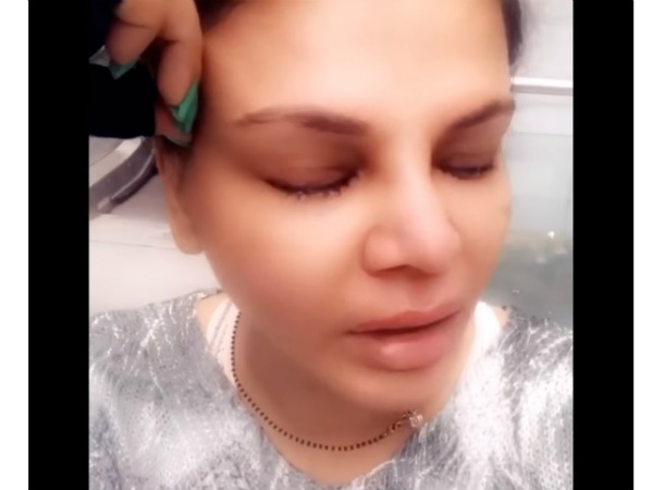 Rakhi Cries Her Heart Out