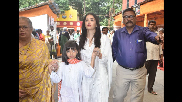 Aishwarya-Aaradhya Look Cute In A Frame