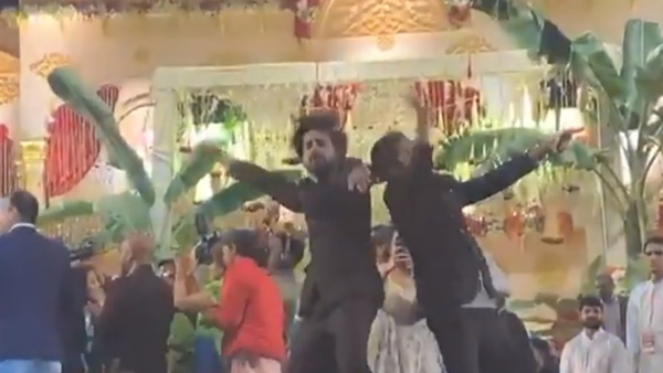 Gaurav & Harshit Dance Their Hearts Out
