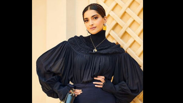 Sonam Kapoor Receives A Star At Dubai Walk Of Fame! Sonam Kapoor Receives A Star At Dubai Walk Of Fame!