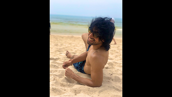 Harshad Chopda Goes Shirtless On Beach