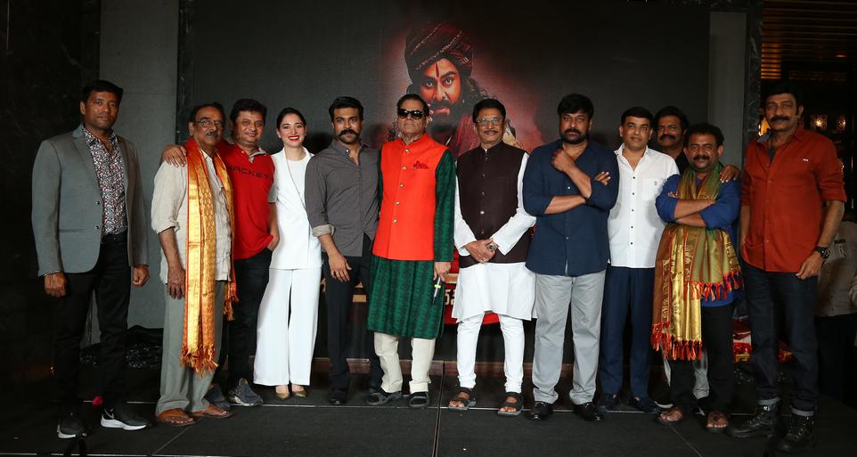 T Subbirami Reddy felicitates Sye Raa Team, hails Chiranjeevi! T Subbirami Reddy felicitates Sye Raa Team, hails Chiranjeevi!