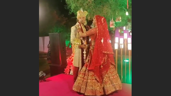 In Pic: Ruhi & Shivendraa Exchanging Jaimala