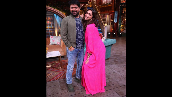 Deepika Poses With Kapil
