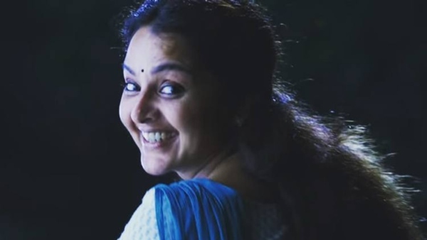 Manju Warrier (Prathi Poovankozhi)