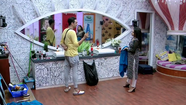 Vikas Asks Himanshi To Give Clarity To Asim