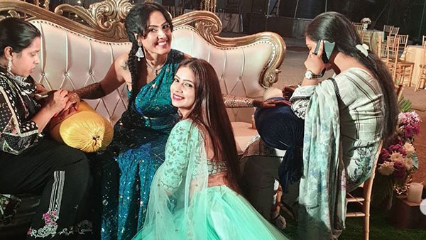 Pooja With Kamya At Mehendi Ceremony