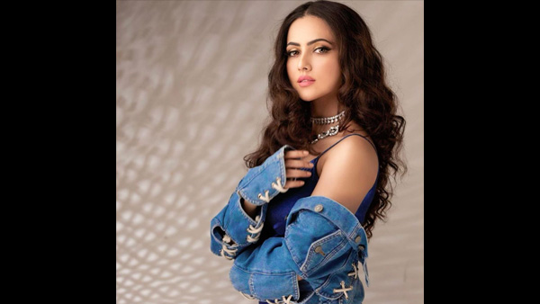 The Actress Says She Will Reveal The Girl’s Name!