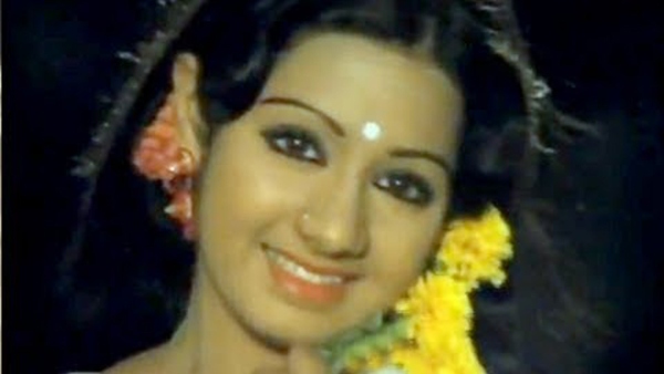 16 Vayathinile (1977)