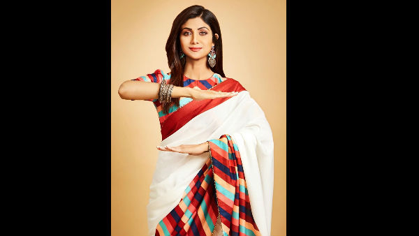 shilpa-shetty-takes-up-the-safe-hands-challenge-amidst-coronavirus-scare shilpa-shetty-takes-up-the-safe-hands-challenge-amidst-coronavirus-scare