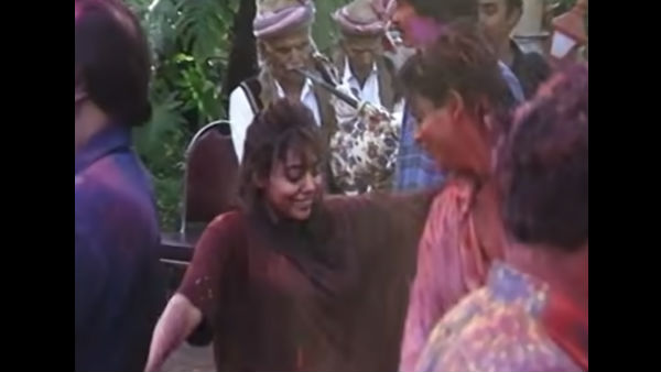 Throwback Video: SRK And Gauri’s Dance At Holi Party In 2000 Throwback Video: SRK And Gauri’s Dance At Holi Party In 2000