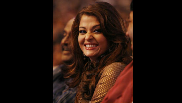 Aishwarya Rai Bachchan Was Insulted By Simi Garewal And Shobha De Over Her Giggle Filmibeat